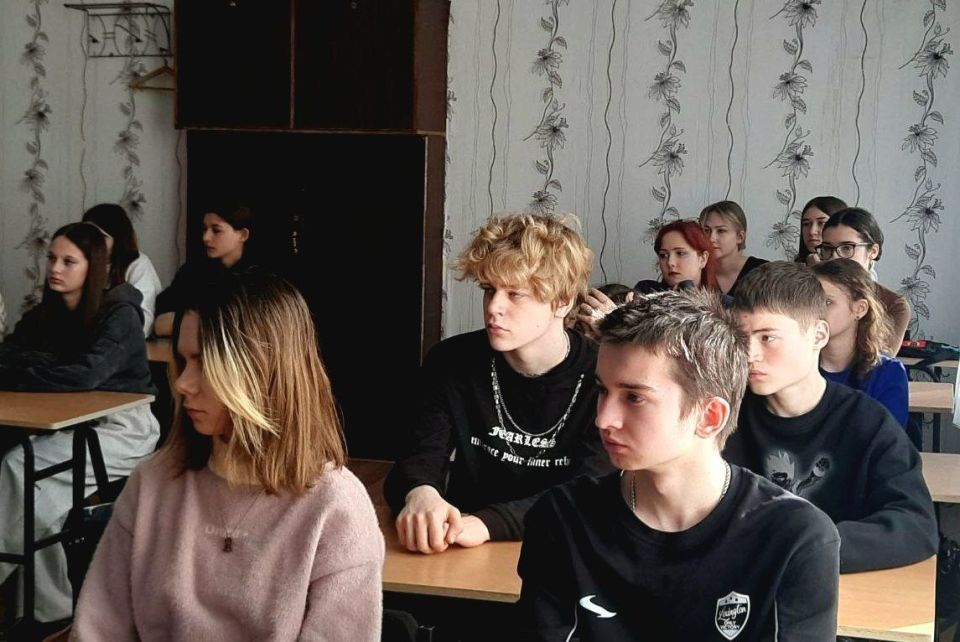 12 марта в Брянковском колледже (филиале ЛГПУ) состоялась важная встреча, посвящённая актуальной теме патриотического воспитания 12 марта в Брянковском колледже (филиале ЛГПУ) состоялась важная встреча, посвящённая актуальной теме патриотического воспитания