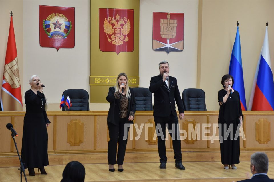 В преддверии профессионального праздника в Алчевске чествовали работников жилищно-коммунального хозяйства В преддверии профессионального праздника в Алчевске чествовали работников жилищно-коммунального хозяйства