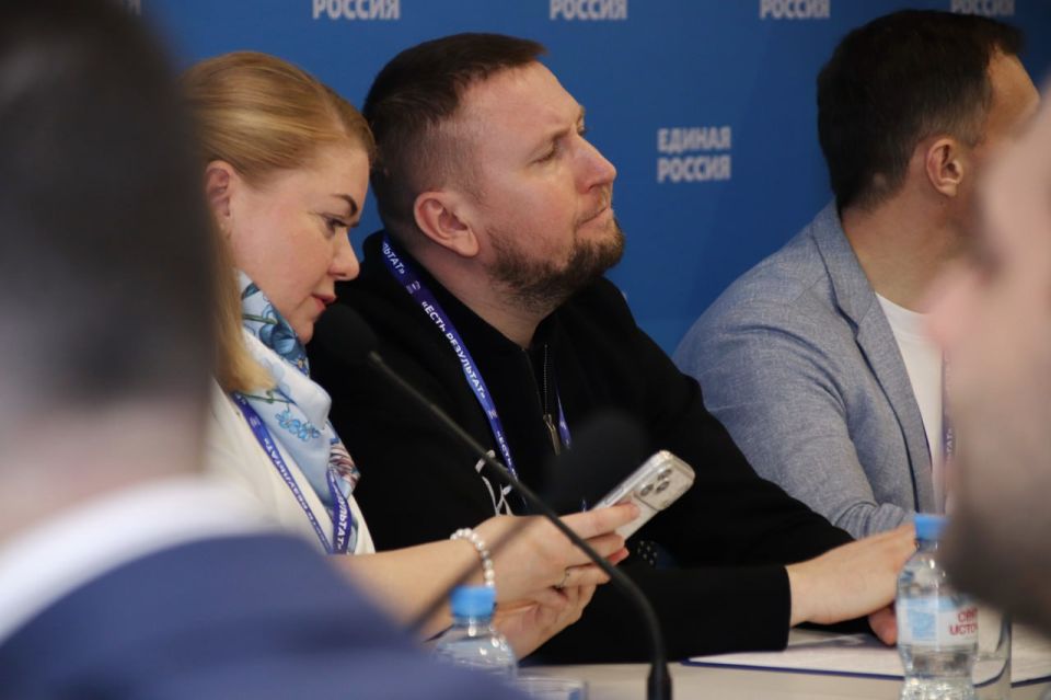 ЛНР на форуме в Ростове. Глава ЛНР Леонид Пасечник и делегация из республики приняли участие во втором окружном отчетно-программном форуме «Есть результат!» партии «Единая Россия», который состоялся 12 марта в... ЛНР на форуме в Ростове. Глава ЛНР Леонид Пасечник и делегация из республики приняли участие во втором окружном отчетно-программном форуме «Есть результат!» партии «Единая Россия», который состоялся 12 марта в...