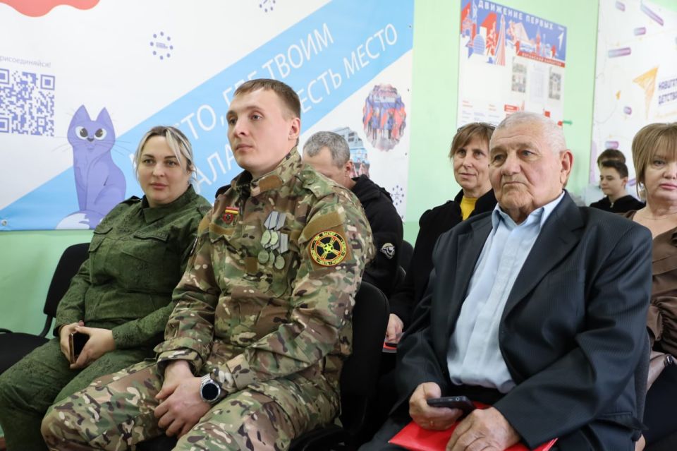 В Роскошнянском УВК торжественно открыли две Парты Героя В Роскошнянском УВК торжественно открыли две Парты Героя