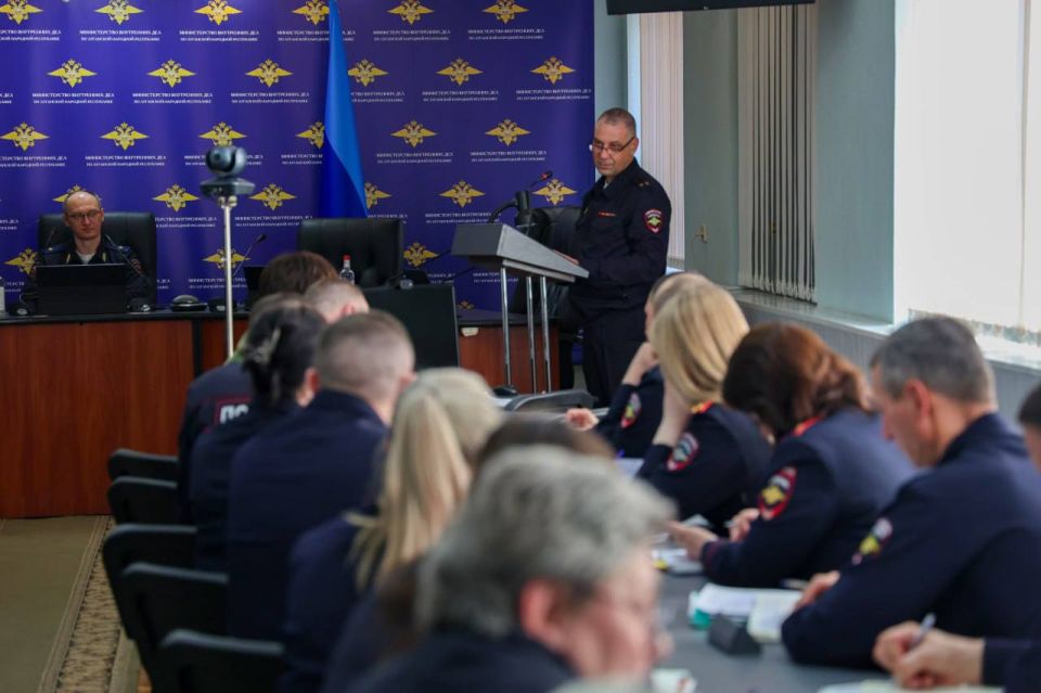 111Александр Корниенко провёл совещание с участием представителей кадровых подразделений территориальных ОВД 111Александр Корниенко провёл совещание с участием представителей кадровых подразделений территориальных ОВД