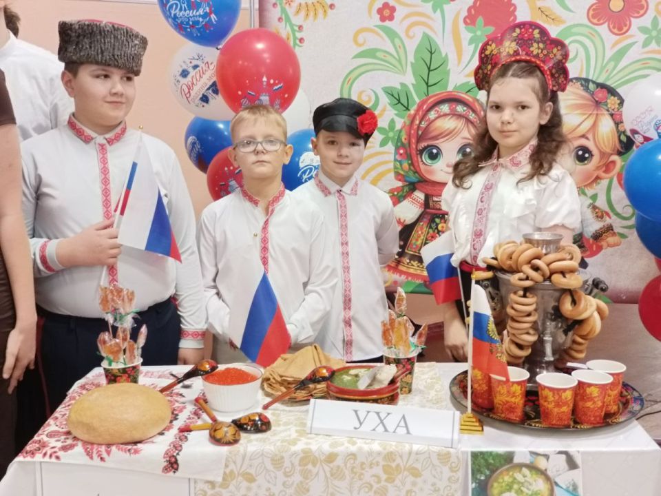 В Ровеньках состоялся «Фестиваль национальной кухни народов России», в рамках Года единства народов В Ровеньках состоялся «Фестиваль национальной кухни народов России», в рамках Года единства народов