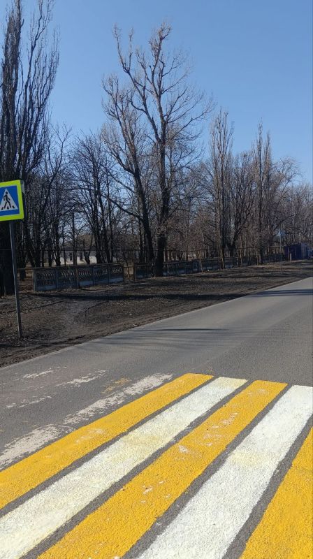 На автомагистралях региона продолжается плановое обновление дорожных знаков и разметки пешеходных переходов На автомагистралях региона продолжается плановое обновление дорожных знаков и разметки пешеходных переходов