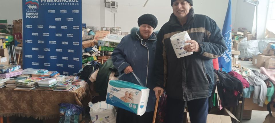 Рубежанские единороссы продолжают оказывать помощь маломобильным жителям города Рубежанские единороссы продолжают оказывать помощь маломобильным жителям города