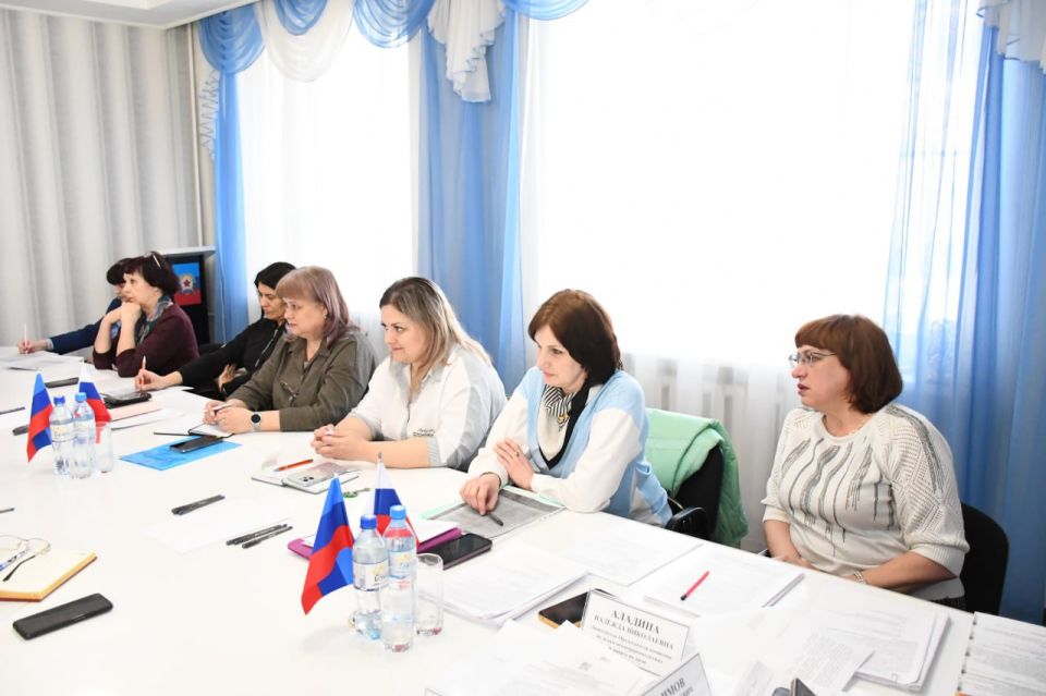 Состоялось очередное заседание городской комиссии по делам несовершеннолетних и защите их прав при администрации городского округа муниципальное образование городской округ город Первомайск Луганской Народной Республики под... Состоялось очередное заседание городской комиссии по делам несовершеннолетних и защите их прав при администрации городского округа муниципальное образование городской округ город Первомайск Луганской Народной Республики под...