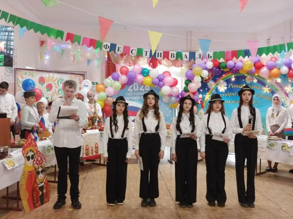 В Ровеньках состоялся «Фестиваль национальной кухни народов России», в рамках Года единства народов В Ровеньках состоялся «Фестиваль национальной кухни народов России», в рамках Года единства народов