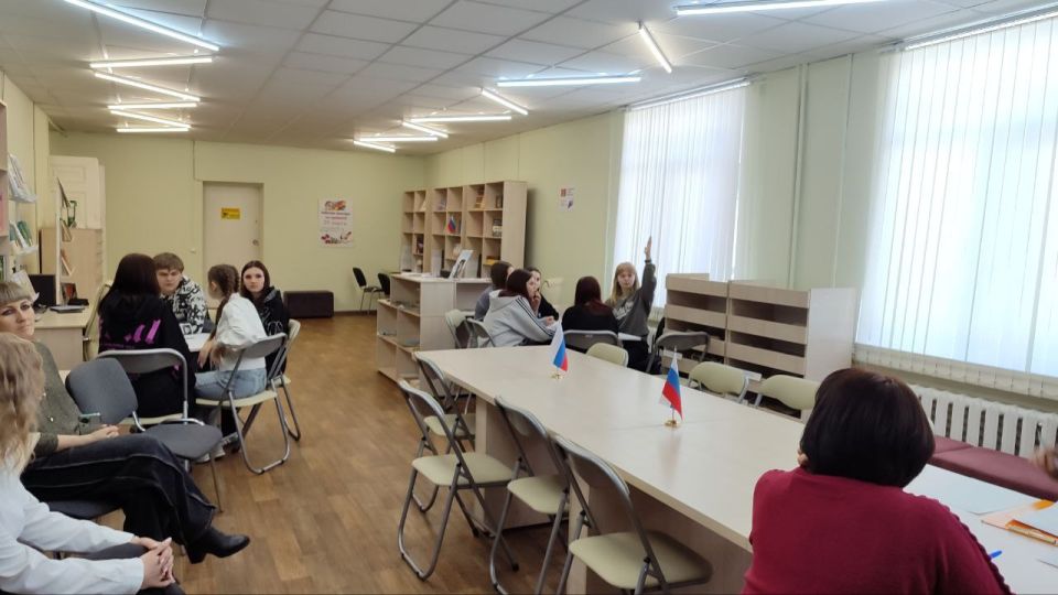 В модельной библиотеке МБУ «АГЦБС» прошла интеллектуальная игра «Путешествие по Крыму и России», приуроченная ко Дню воссоединения Крыма с Российской Федерацией В модельной библиотеке МБУ «АГЦБС» прошла интеллектуальная игра «Путешествие по Крыму и России», приуроченная ко Дню воссоединения Крыма с Российской Федерацией