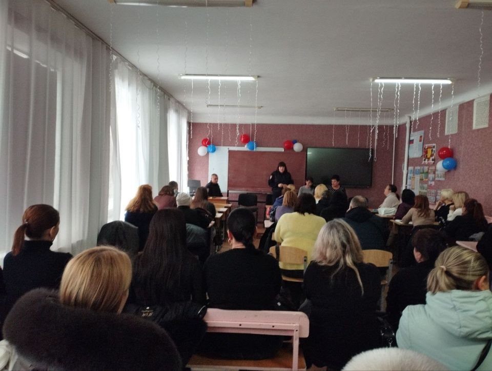 В Лутугинской средней школе №2 провели ряд родительских собраний по антитеррористической защищенности В Лутугинской средней школе №2 провели ряд родительских собраний по антитеррористической защищенности