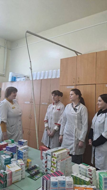 Студенты-выпускники из Стахановского медицинского колледжа в филиале Центральная городская аптека №26! Студенты-выпускники из Стахановского медицинского колледжа в филиале Центральная городская аптека №26!