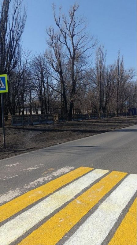На автомагистралях региона продолжается плановое обновление дорожных знаков и разметки пешеходных переходов На автомагистралях региона продолжается плановое обновление дорожных знаков и разметки пешеходных переходов