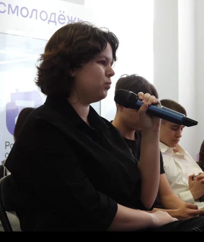 Молодёжь Алчевска— о будущем, настоящем и своих идеях: откровенный разговор с Анной Росляковой Молодёжь Алчевска— о будущем, настоящем и своих идеях: откровенный разговор с Анной Росляковой