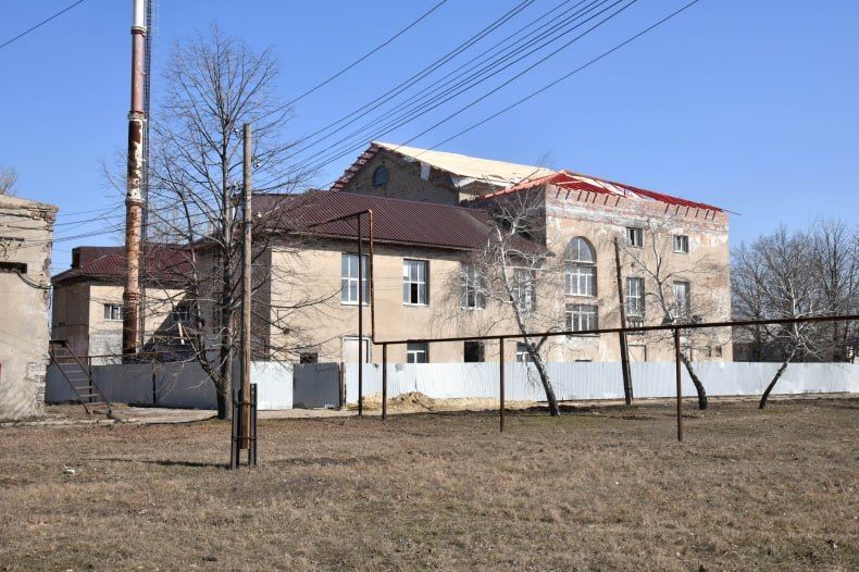 Красноярский край продолжает восстановительные работы в Комсомольском поселковом клубе Красноярский край продолжает восстановительные работы в Комсомольском поселковом клубе