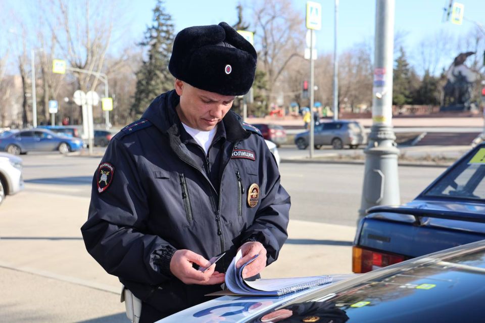 111111 Госавтоинспекторы в столице ЛНР провели рейд по выявлению нарушителей правил остановки и стоянки авто 111111 Госавтоинспекторы в столице ЛНР провели рейд по выявлению нарушителей правил остановки и стоянки авто