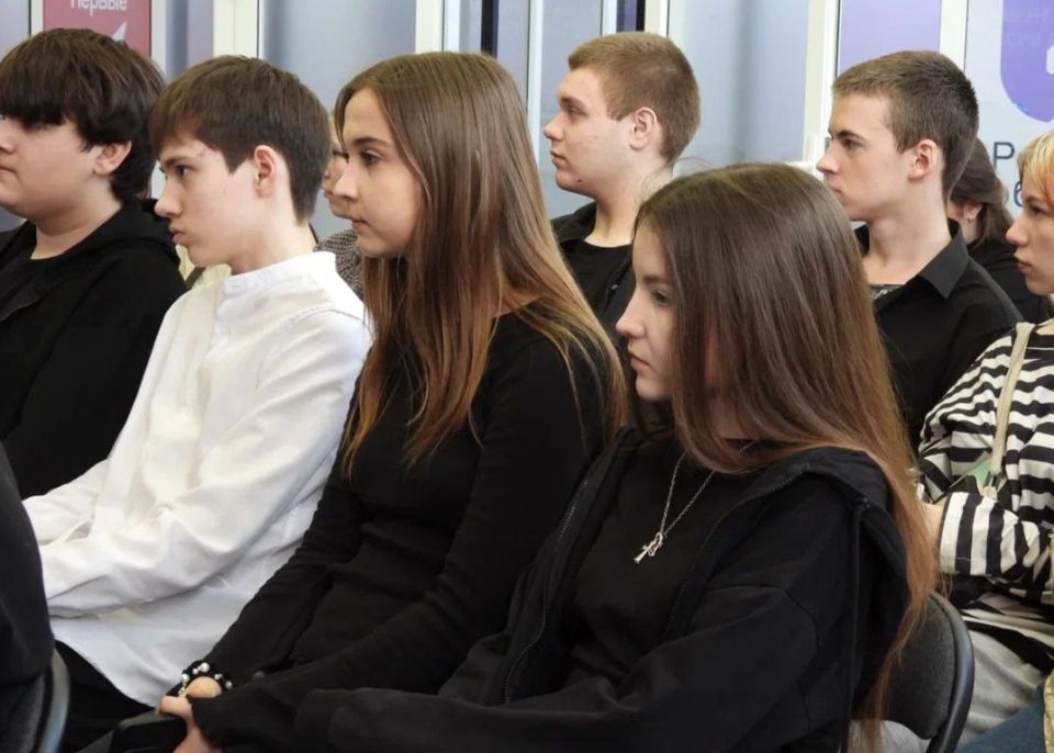 Молодёжь Алчевска— о будущем, настоящем и своих идеях: откровенный разговор с Анной Росляковой Молодёжь Алчевска— о будущем, настоящем и своих идеях: откровенный разговор с Анной Росляковой
