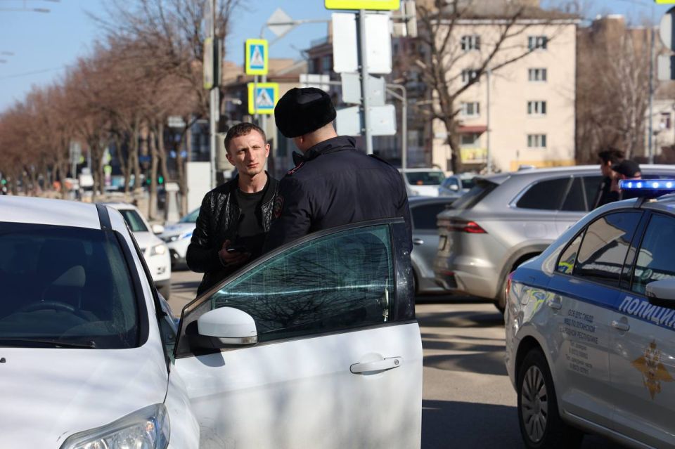 111111 Госавтоинспекторы в столице ЛНР провели рейд по выявлению нарушителей правил остановки и стоянки авто 111111 Госавтоинспекторы в столице ЛНР провели рейд по выявлению нарушителей правил остановки и стоянки авто