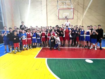 Сборная Республиканской Федерации бокса ЛНР заканчивает подготовку к самому важному старту в этом году для нашей команды — Всероссийским соревнованиям по боксу «Исторические регионы России», которые пройдут на следующей...