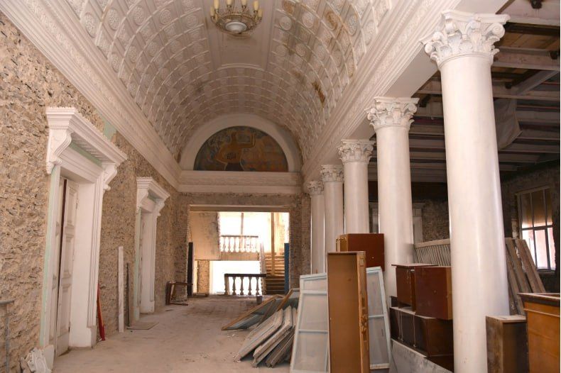 Красноярский край продолжает восстановительные работы в Комсомольском поселковом клубе Красноярский край продолжает восстановительные работы в Комсомольском поселковом клубе