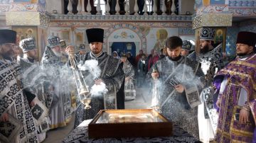 Митрополит Пантелеимон совершил литургию в храме на Южном квартале Луганска