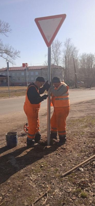 На автомагистралях региона продолжается плановое обновление дорожных знаков и разметки пешеходных переходов На автомагистралях региона продолжается плановое обновление дорожных знаков и разметки пешеходных переходов