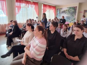 В Червонопрапорской СШ № 34 состоялся муниципальный семинар учителей изобразительного искусства «Семейный герб как одна из форм нравственно-патриотического воспитания школьников»