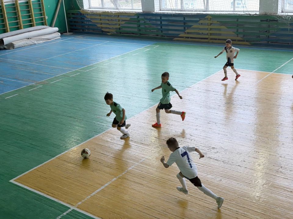 Сегодня в Краснодоне прошел открытый турнир по мини-футболу «Краснодон CUP», в котором приняли участие команды, состоящие из спортсменов 2017 года рождения Сегодня в Краснодоне прошел открытый турнир по мини-футболу «Краснодон CUP», в котором приняли участие команды, состоящие из спортсменов 2017 года рождения