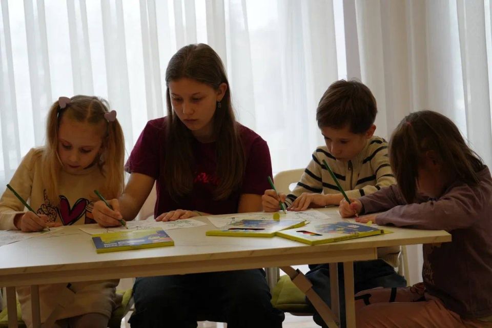 Когда живопись и музыка обретают гармонию: в филармонии прошел необычный концерт для детей Когда живопись и музыка обретают гармонию: в филармонии прошел необычный концерт для детей
