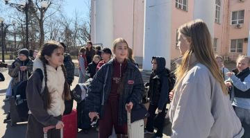 Первая группа детей отправилась из ЛНР в Сочи по всероссийской программе «Культурная карта 4+85»