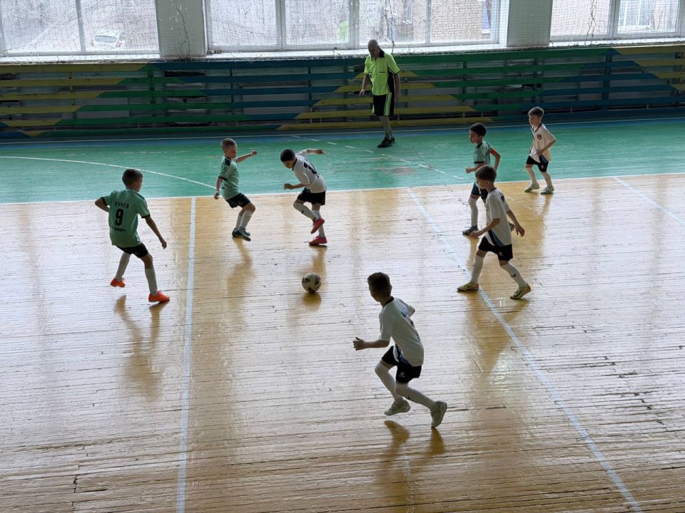 Сегодня в Краснодоне прошел открытый турнир по мини-футболу «Краснодон CUP», в котором приняли участие команды, состоящие из спортсменов 2017 года рождения Сегодня в Краснодоне прошел открытый турнир по мини-футболу «Краснодон CUP», в котором приняли участие команды, состоящие из спортсменов 2017 года рождения