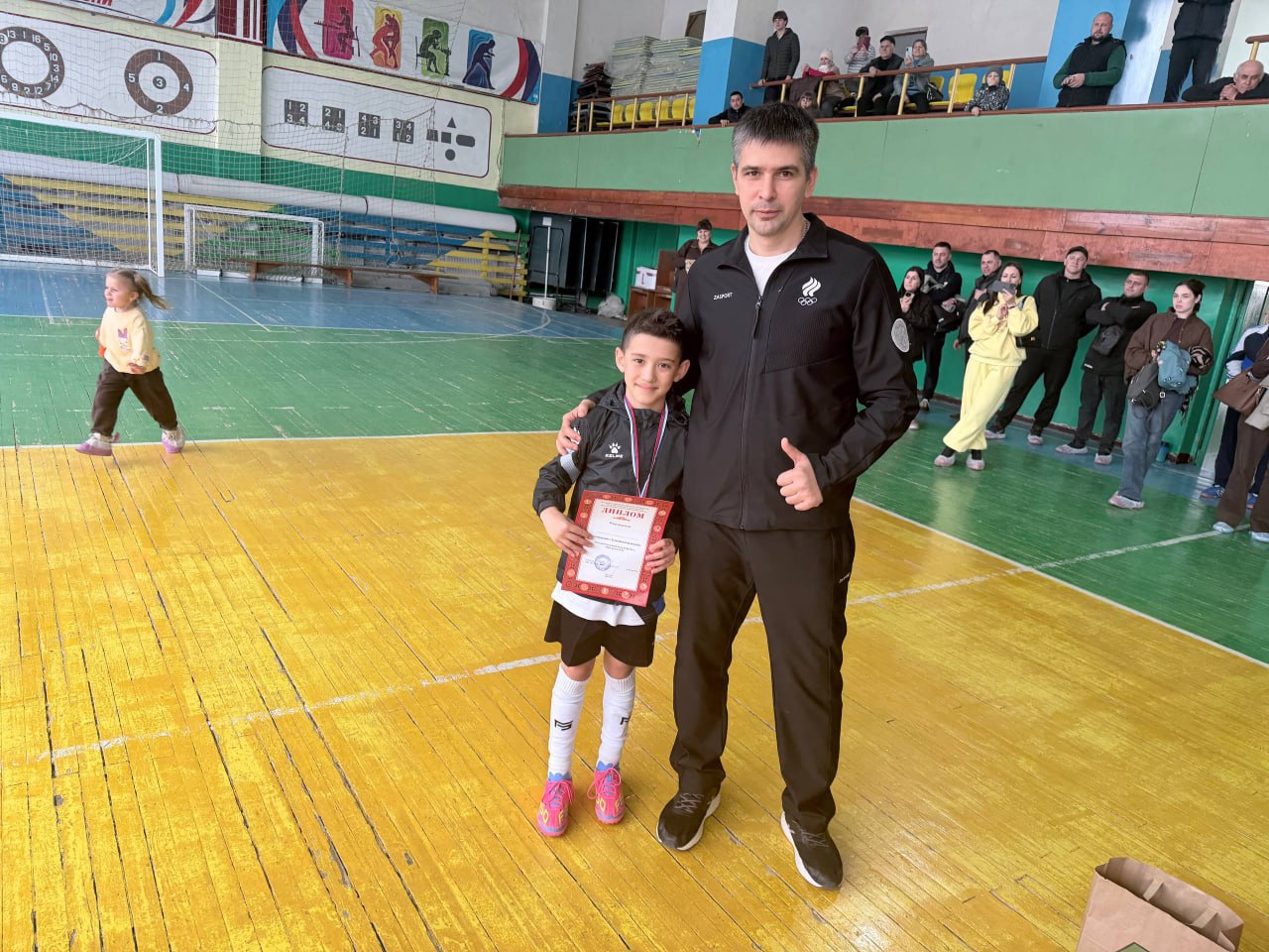 Сегодня в Краснодоне прошел открытый турнир по мини-футболу «Краснодон CUP», в котором приняли участие команды, состоящие из спортсменов 2017 года рождения Сегодня в Краснодоне прошел открытый турнир по мини-футболу «Краснодон CUP», в котором приняли участие команды, состоящие из спортсменов 2017 года рождения