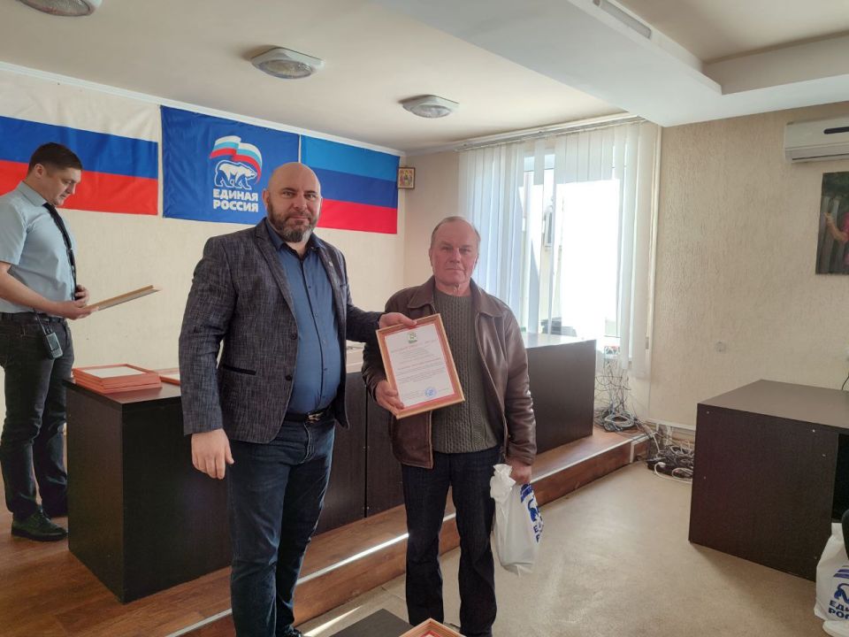 Вячеслав Третьяков: В администрации Кременского округа прошло торжественное собрание, посвящённое Дню работника бытового обслуживания населения и жилищнокоммунального хозяйства Вячеслав Третьяков: В администрации Кременского округа прошло торжественное собрание, посвящённое Дню работника бытового обслуживания населения и жилищнокоммунального хозяйства