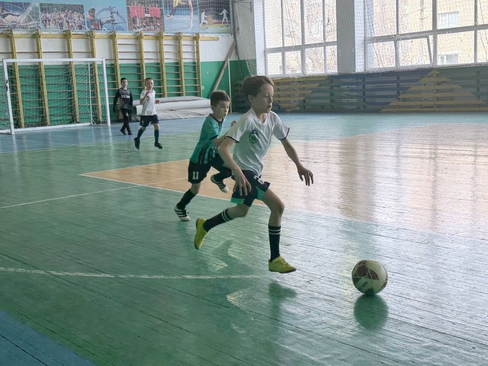 Сегодня в Краснодоне прошел открытый турнир по мини-футболу «Краснодон CUP», в котором приняли участие команды, состоящие из спортсменов 2017 года рождения Сегодня в Краснодоне прошел открытый турнир по мини-футболу «Краснодон CUP», в котором приняли участие команды, состоящие из спортсменов 2017 года рождения