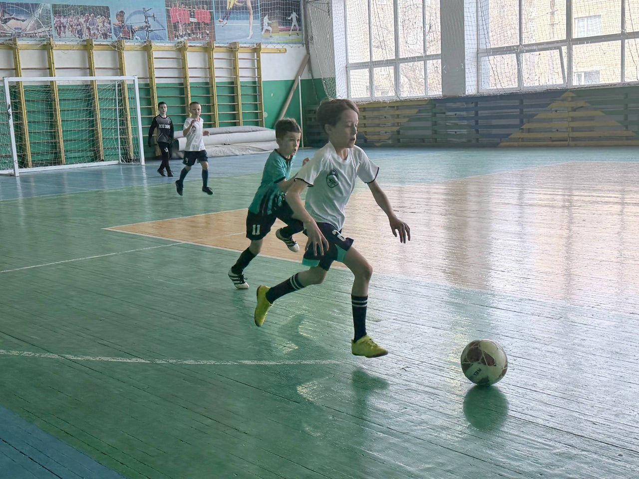 Сегодня в Краснодоне прошел открытый турнир по мини-футболу «Краснодон CUP», в котором приняли участие команды, состоящие из спортсменов 2017 года рождения Сегодня в Краснодоне прошел открытый турнир по мини-футболу «Краснодон CUP», в котором приняли участие команды, состоящие из спортсменов 2017 года рождения