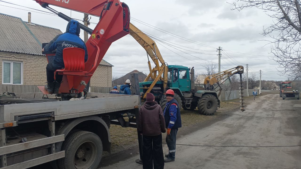 16.03.2026 года в пгт Михайловка произвелись работы по улучшению качества уличного освещения 16.03.2026 года в пгт Михайловка произвелись работы по улучшению качества уличного освещения