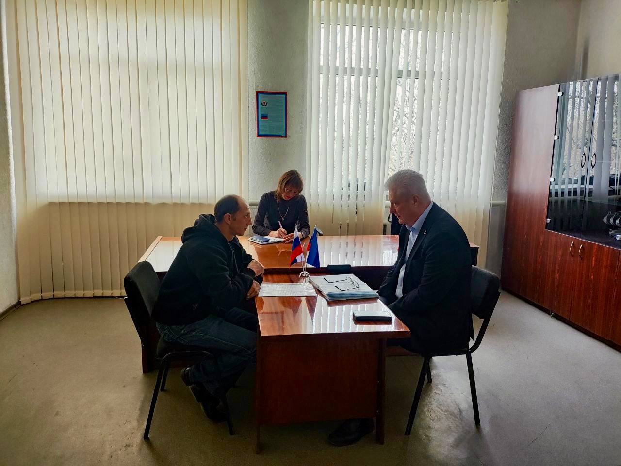 Сергей Козенко: Сегодня, согласно утвержденному графику, провел выездной прием граждан в поселке городского типа Великий Лог Сергей Козенко: Сегодня, согласно утвержденному графику, провел выездной прием граждан в поселке городского типа Великий Лог