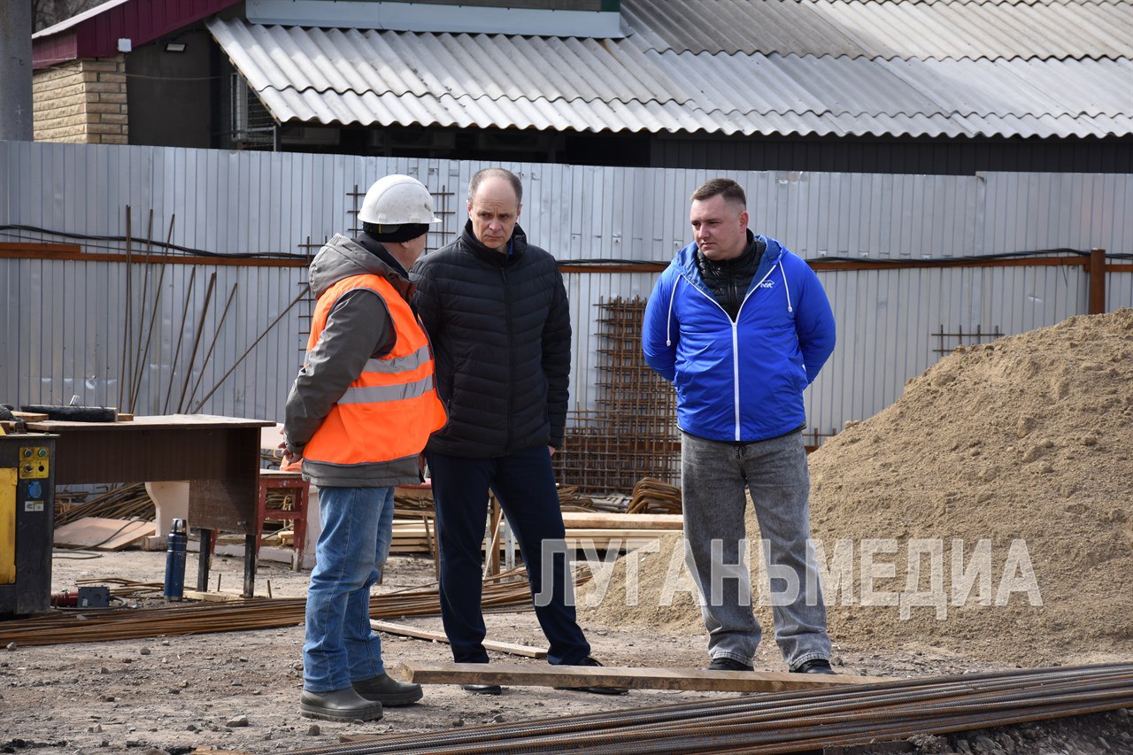 В Красном Луче проводят масштабную реконструкцию физкультурного комплекса для детей В Красном Луче проводят масштабную реконструкцию физкультурного комплекса для детей