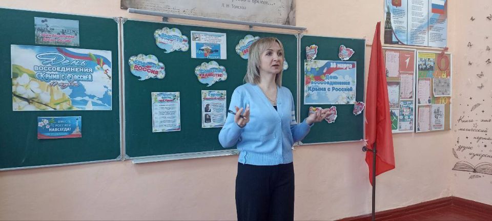 "Русская весна": уроки истории и единства в Брянковской средней школе № 19 "Русская весна": уроки истории и единства в Брянковской средней школе № 19