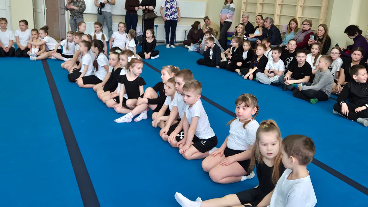 В Стаханове после капитального обновления распахнул двери зал спортивной акробатики В Стаханове после капитального обновления распахнул двери зал спортивной акробатики