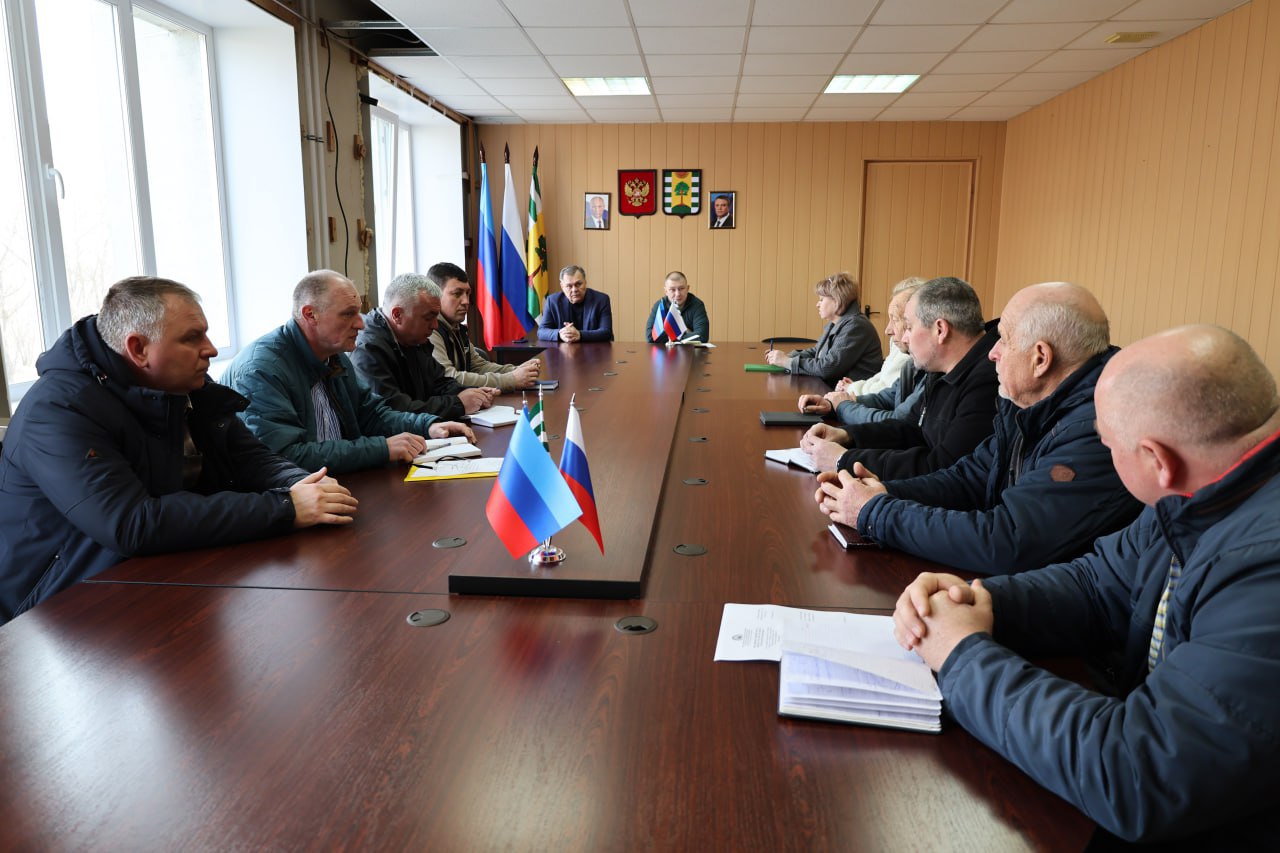 Врип главы Евгений Шаталин провёл рабочее совещание с руководителями коммунальных служб, представителями образования и здравоохранения Врип главы Евгений Шаталин провёл рабочее совещание с руководителями коммунальных служб, представителями образования и здравоохранения