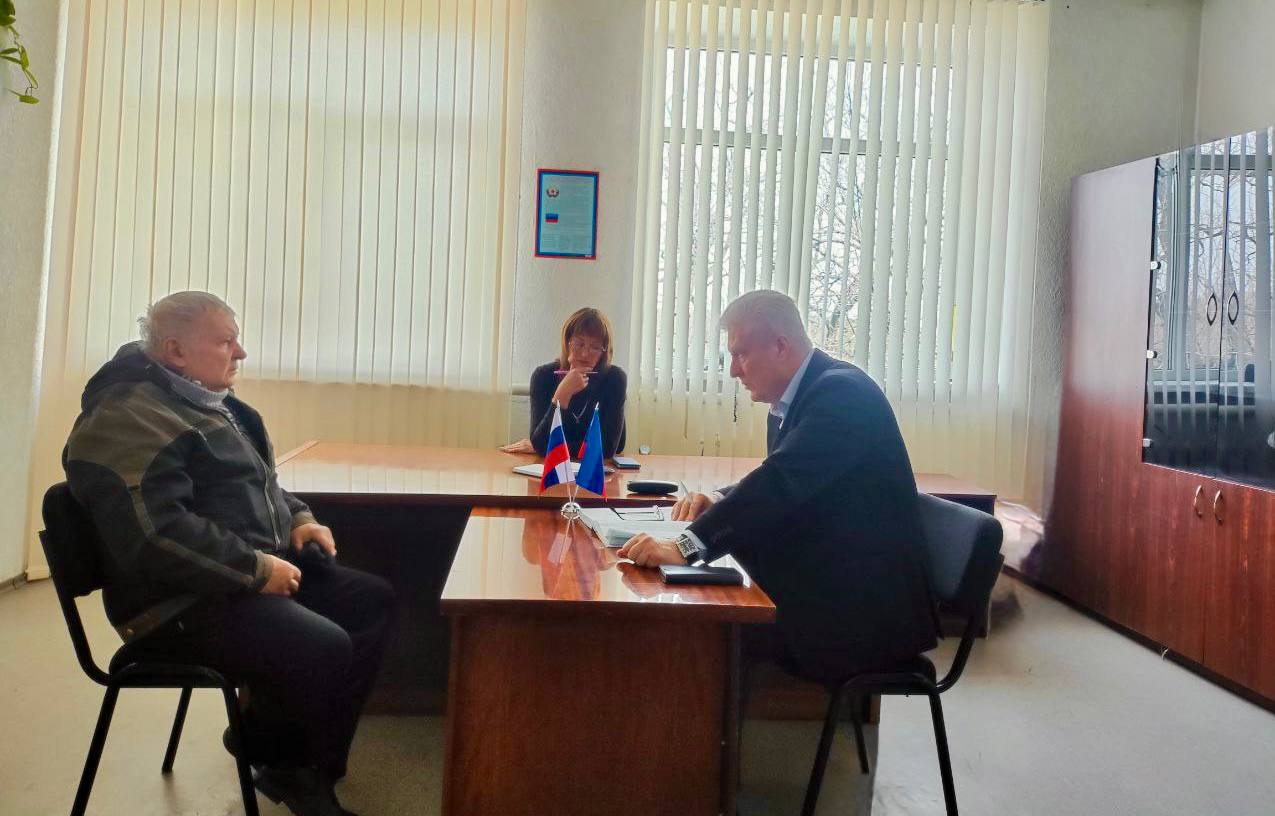 Сергей Козенко: Сегодня, согласно утвержденному графику, провел выездной прием граждан в поселке городского типа Великий Лог Сергей Козенко: Сегодня, согласно утвержденному графику, провел выездной прием граждан в поселке городского типа Великий Лог