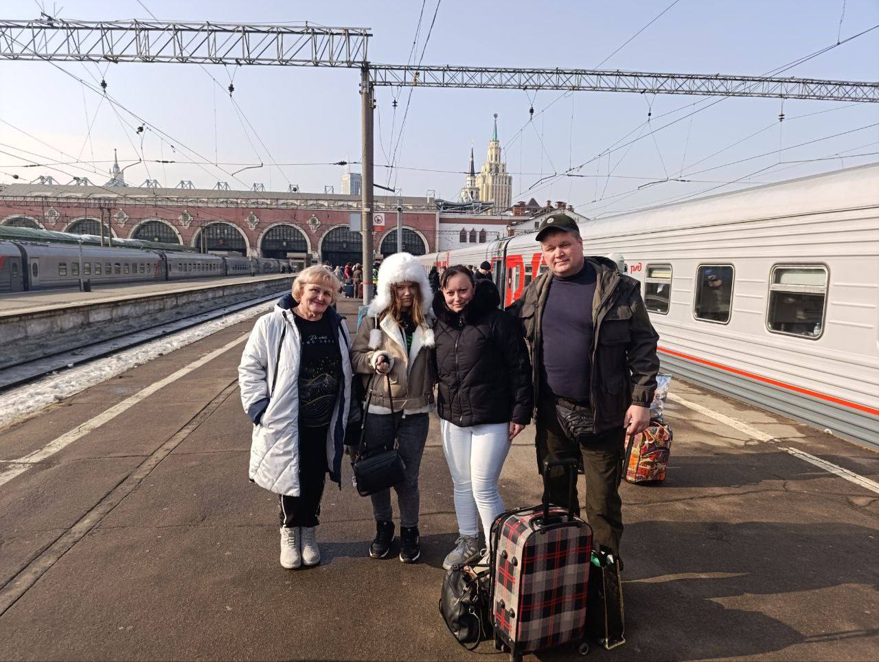 Семья Ивановых из города Ровеньки участвует в полуфинале всероссийского конкурса «Это у нас семейное» Семья Ивановых из города Ровеньки участвует в полуфинале всероссийского конкурса «Это у нас семейное»
