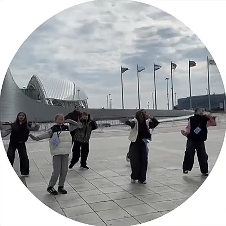 Луганские школьники передают привет с сочинского побережья! Море, солнце и танцы — вот она, «Культурная карта 4+85» в действии