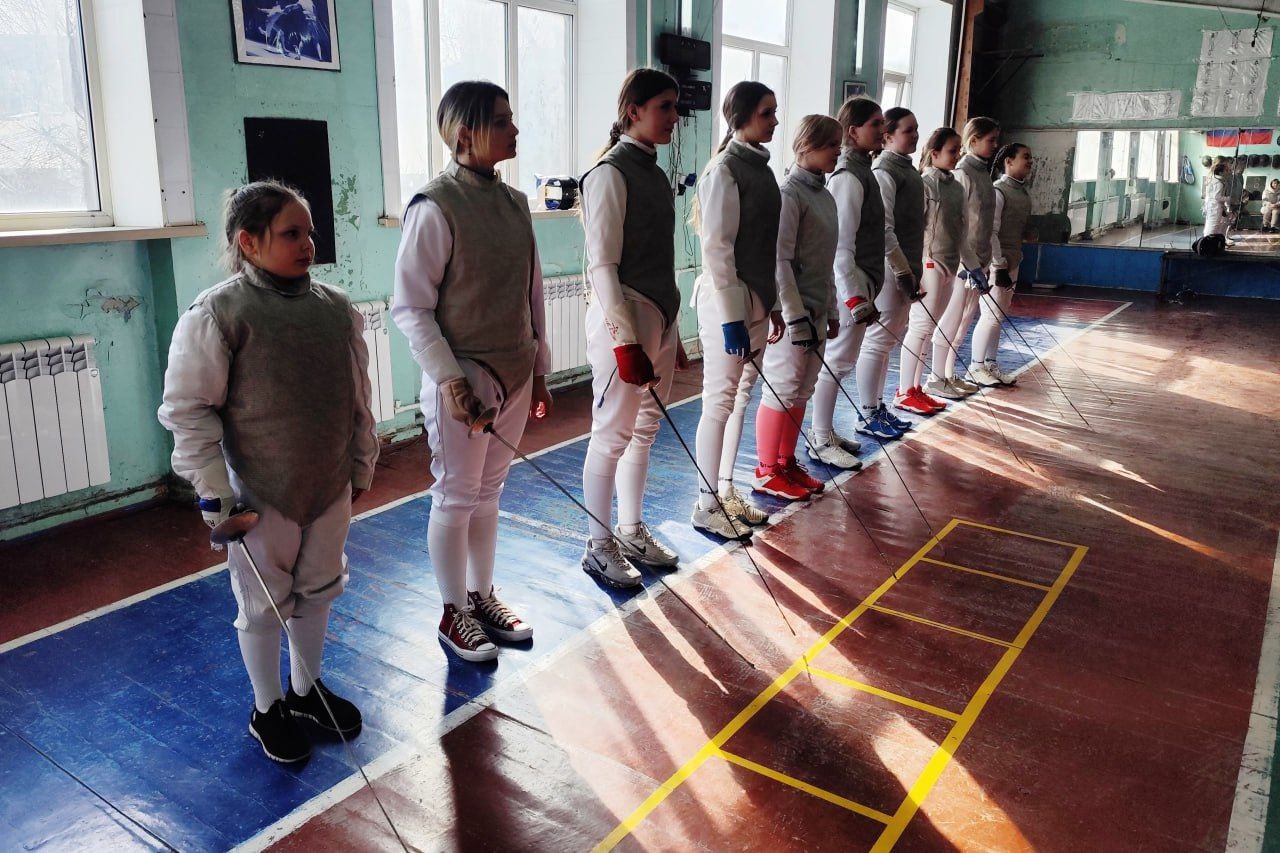 Виктор Водолацкий: Воспитанники Алчевского казачьего кадетского корпуса имени генерала Матвея Ивановича Платова приняли участие в соревнованиях на рапирах Виктор Водолацкий: Воспитанники Алчевского казачьего кадетского корпуса имени генерала Матвея Ивановича Платова приняли участие в соревнованиях на рапирах