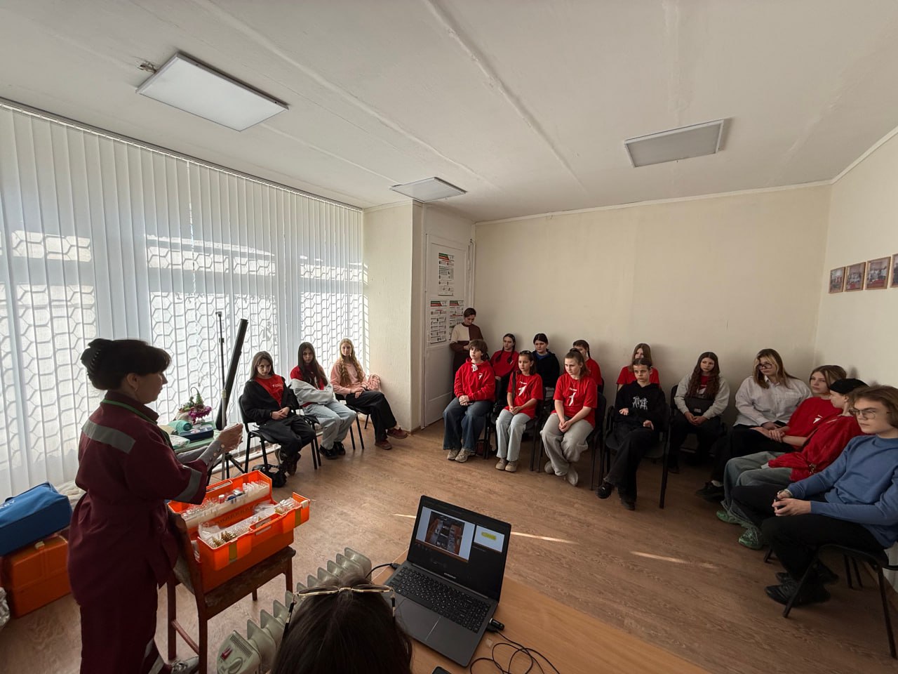 Профориентационная экскурсия на скорую помощь для 20 школьников прошла в Алчевском филиале Луганского центра медицины катастроф Профориентационная экскурсия на скорую помощь для 20 школьников прошла в Алчевском филиале Луганского центра медицины катастроф