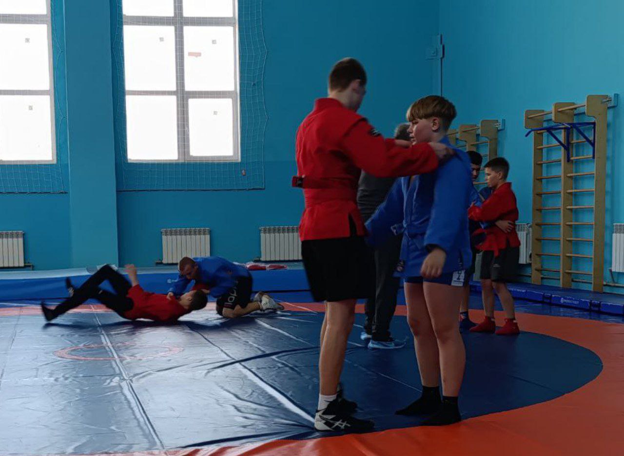 Открытая тренировка по самбо для молодежи — энергия, сила и спорт Открытая тренировка по самбо для молодежи — энергия, сила и спорт