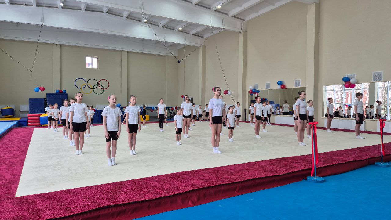 В Стаханове после капитального обновления распахнул двери зал спортивной акробатики В Стаханове после капитального обновления распахнул двери зал спортивной акробатики