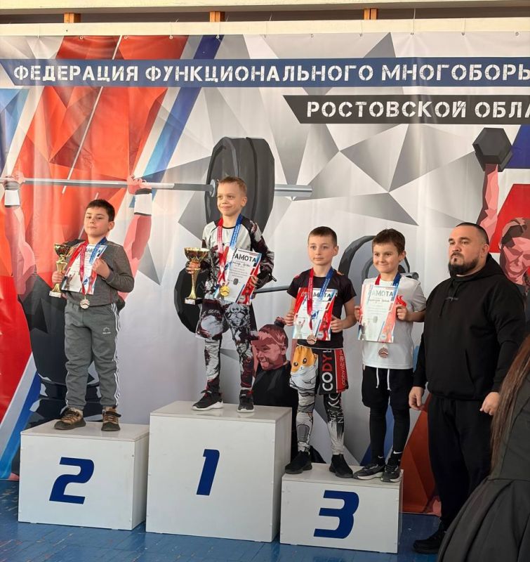 Юные спортсмены Спортивного комплекса-Антрацит под руководством тренера Виталия Чибисова составили достойную конкуренцию и показали отличные результат на фестивале по Функциональному многоборью для детей разных возрастных... Юные спортсмены Спортивного комплекса-Антрацит под руководством тренера Виталия Чибисова составили достойную конкуренцию и показали отличные результат на фестивале по Функциональному многоборью для детей разных возрастных...