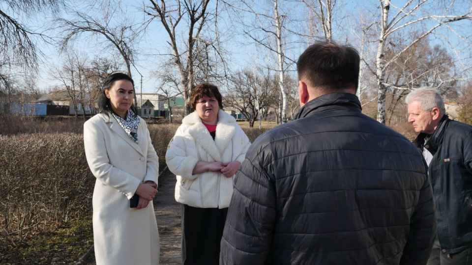 В Луганске начались работы по обновлению сквера имени 9 Мая В Луганске начались работы по обновлению сквера имени 9 Мая