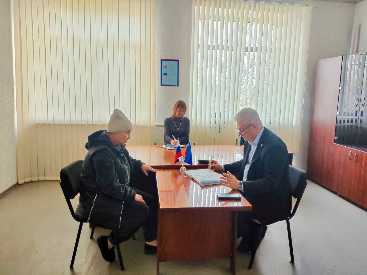 Сергей Козенко: Сегодня, согласно утвержденному графику, провел выездной прием граждан в поселке городского типа Великий Лог Сергей Козенко: Сегодня, согласно утвержденному графику, провел выездной прием граждан в поселке городского типа Великий Лог