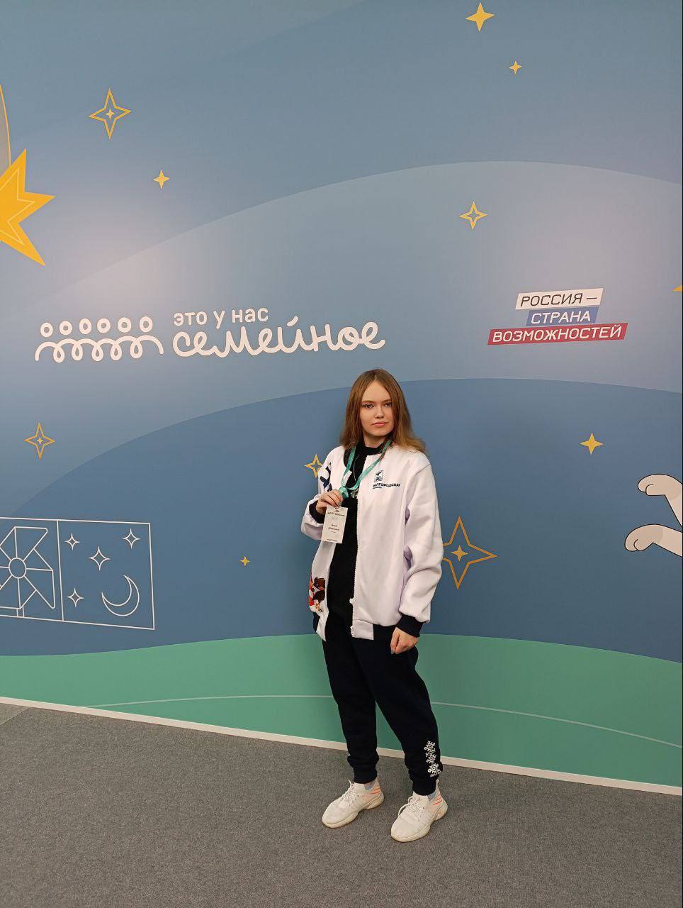 Семья Ивановых из города Ровеньки участвует в полуфинале всероссийского конкурса «Это у нас семейное» Семья Ивановых из города Ровеньки участвует в полуфинале всероссийского конкурса «Это у нас семейное»