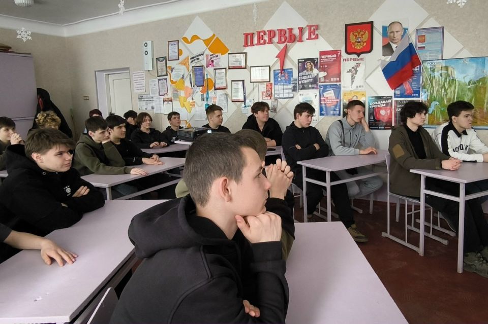 В Лутугинском колледже провели лекцию на тему «Терроризм: взгляд изнутри» В Лутугинском колледже провели лекцию на тему «Терроризм: взгляд изнутри»